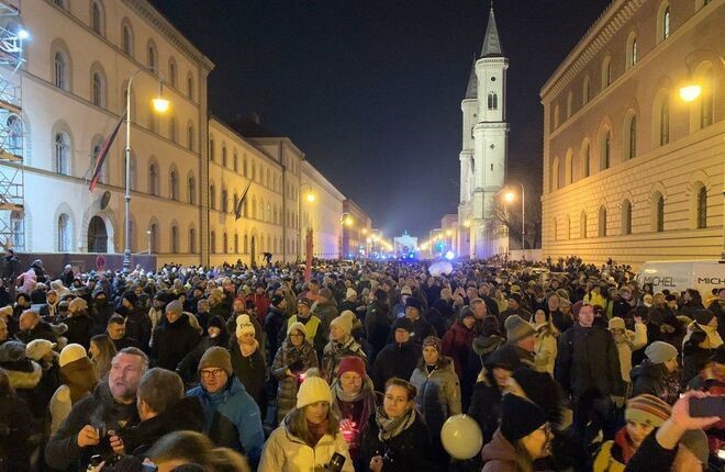 В Мюнхене полиция разогнала митинг против коронавирусных ограничений